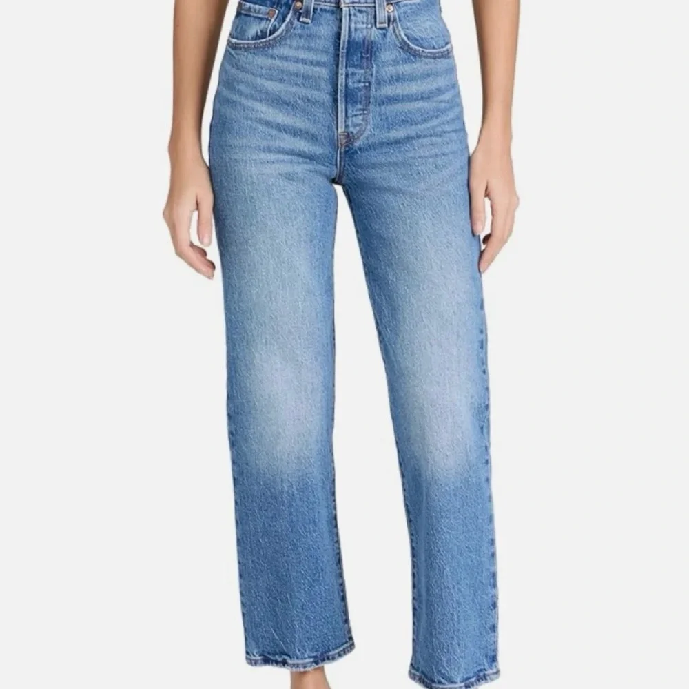 Levi's Women's Classic Blue Cropped Jeans - Picture 1 of 7